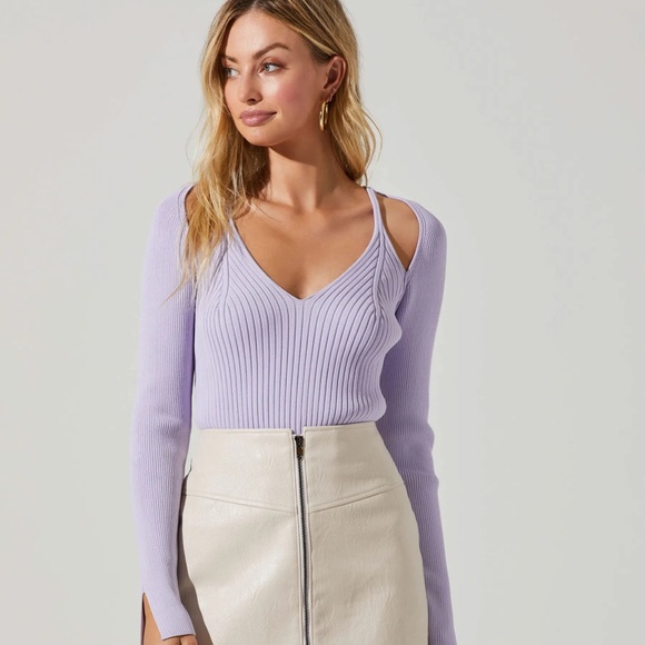 Astr Lilac V-Neck Sweater with Cut-Out Design - Picture 1 of 3